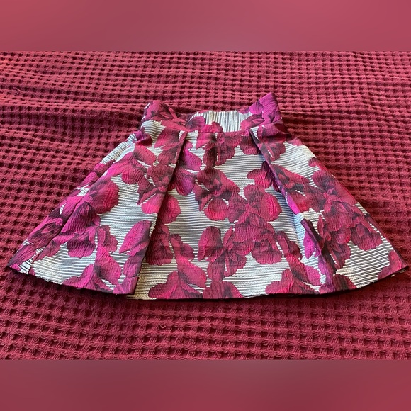 NWOT Black Halo,short fit/flared skirt,silky tapestry fabric,Fuchsia floral, 0 - Picture 3 of 8